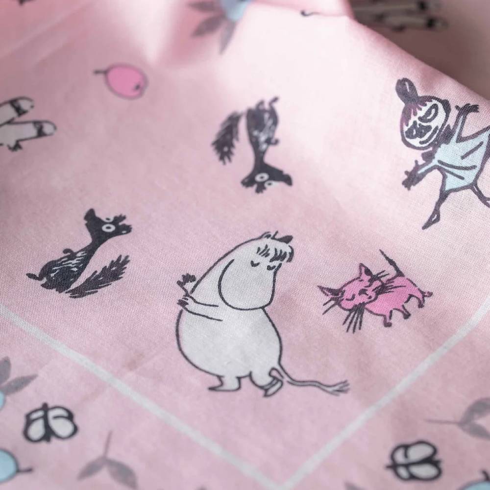 Moomin Apple Garden Handkerchief Rosa - Image 3