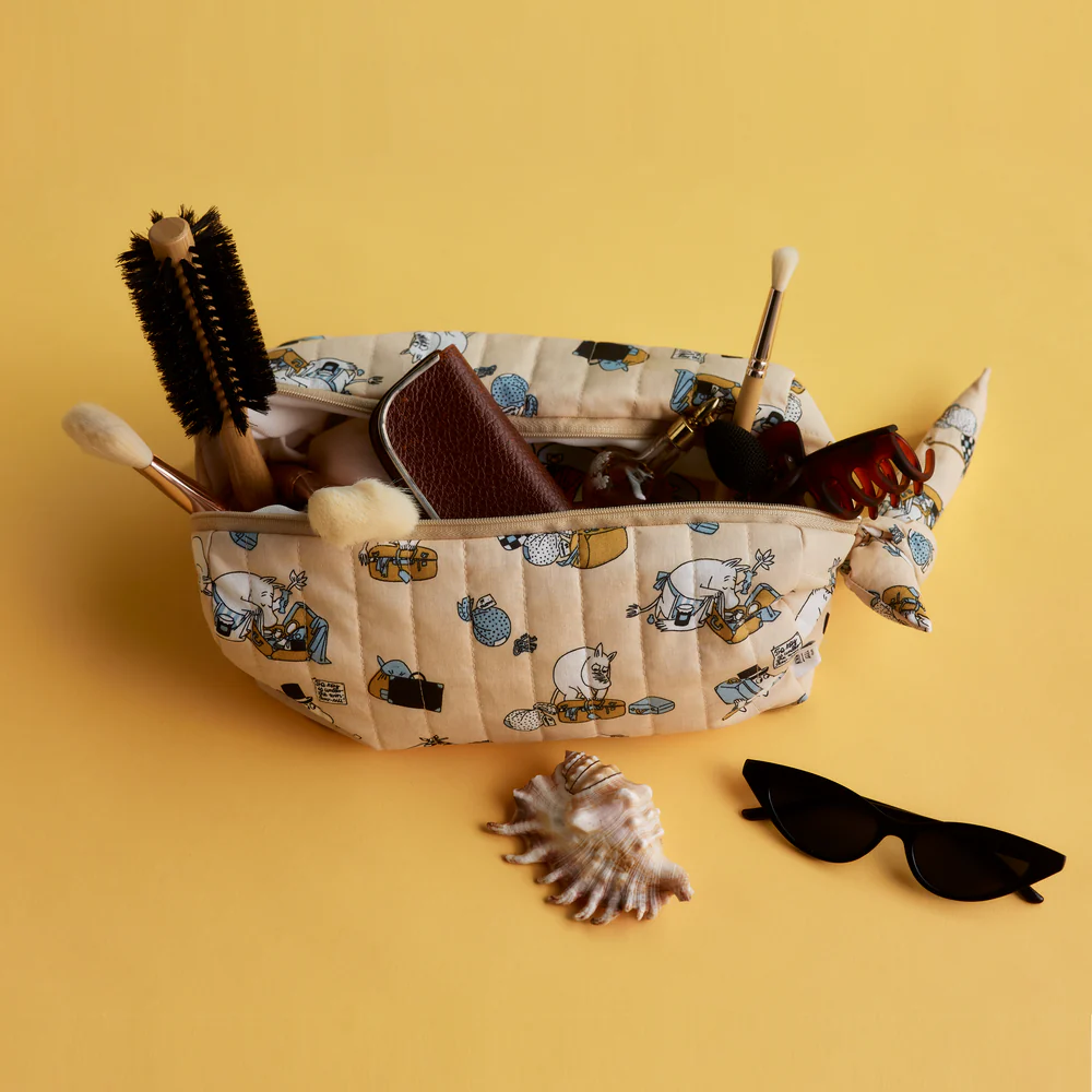 Moomin Holiday Rush Toiletry Bag Round - Image 3