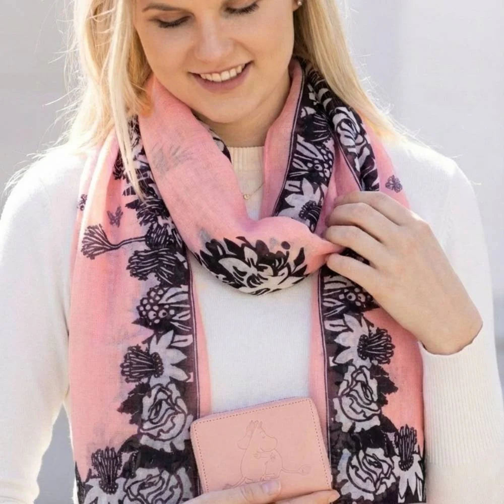 Moomin Hug Lyocell Scarf Rosa - Image 5