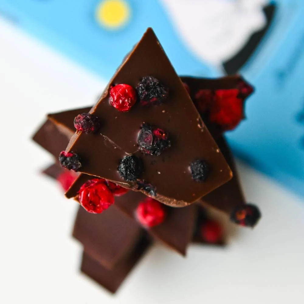 Moomintroll Dark Chocolate with Lingonberry & Blueberry 70g - Image 6
